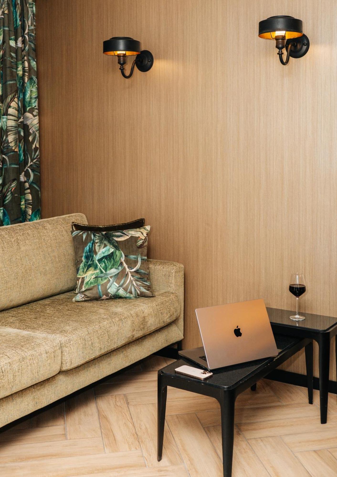 אוס Hotel De Naaldhof מראה חיצוני תמונה